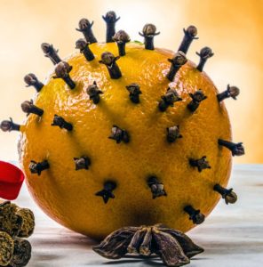 Clove scents of the holidays
