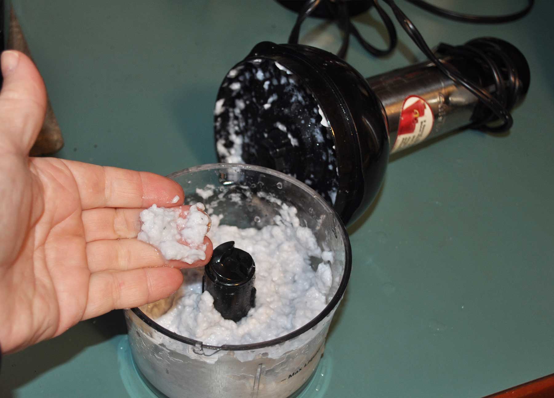 Adding soaked paper to a food processor to blend it into pulp